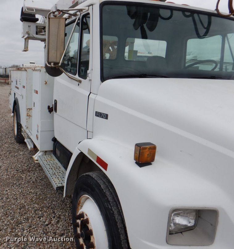 image for item DH5310 2000 Freightliner FL70 digger derrick truck