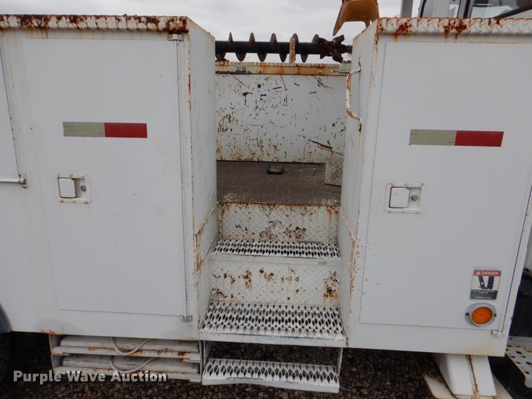 image for item DH5310 2000 Freightliner FL70 digger derrick truck