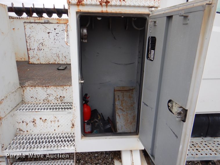 image for item DH5310 2000 Freightliner FL70 digger derrick truck