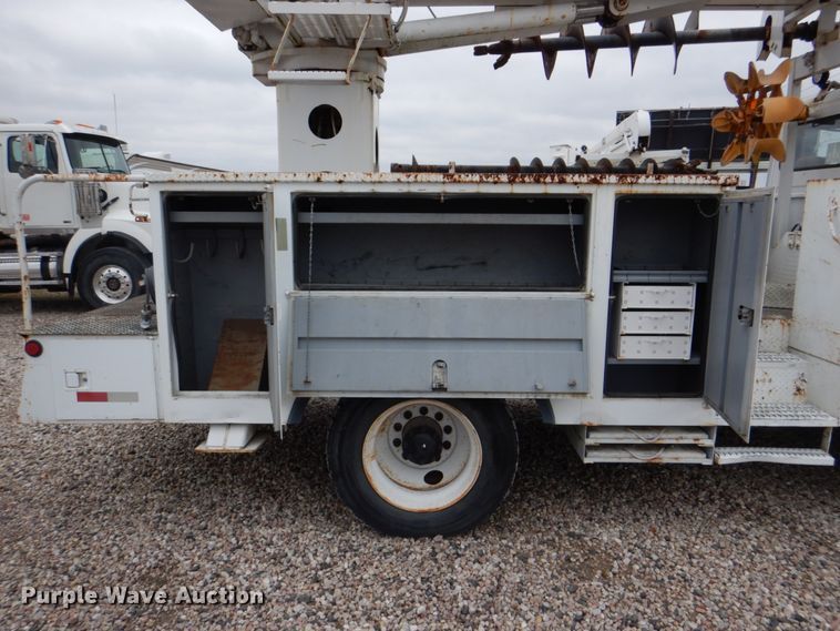 image for item DH5310 2000 Freightliner FL70 digger derrick truck