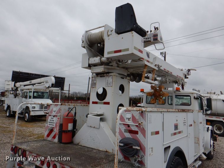 image for item DH5310 2000 Freightliner FL70 digger derrick truck