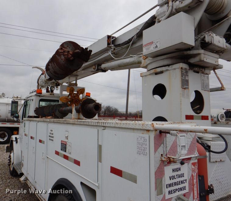 image for item DH5310 2000 Freightliner FL70 digger derrick truck