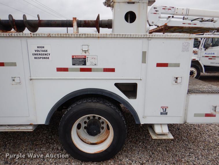 image for item DH5310 2000 Freightliner FL70 digger derrick truck