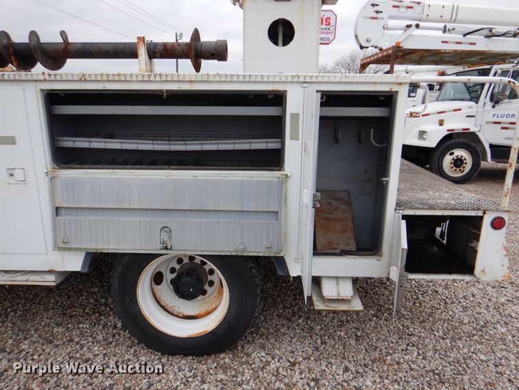 image for item DH5310 2000 Freightliner FL70 digger derrick truck