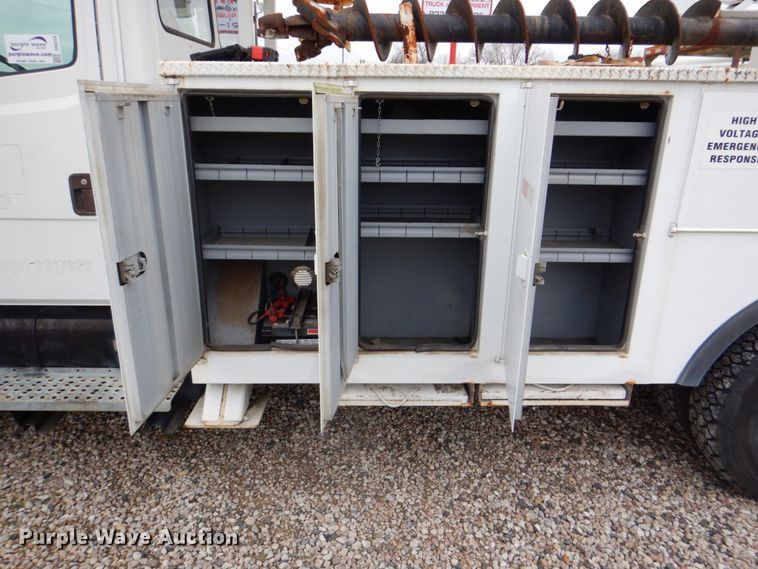 image for item DH5310 2000 Freightliner FL70 digger derrick truck