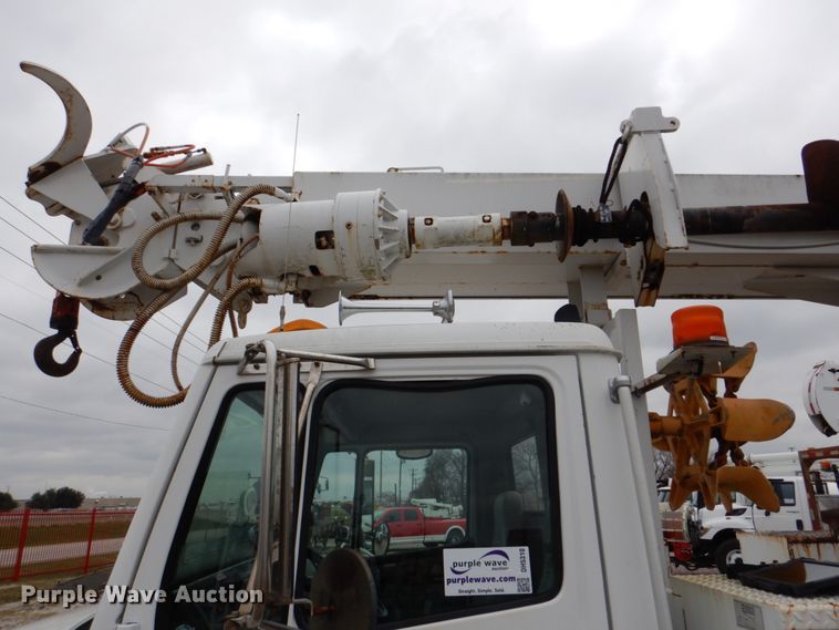 image for item DH5310 2000 Freightliner FL70 digger derrick truck