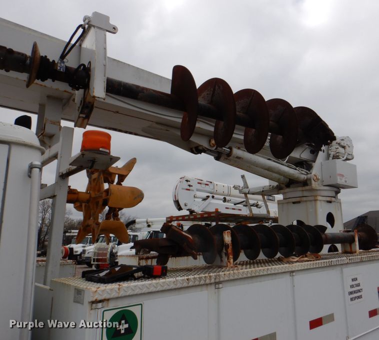 image for item DH5310 2000 Freightliner FL70 digger derrick truck