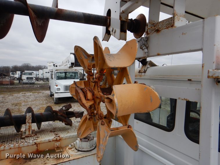 image for item DH5310 2000 Freightliner FL70 digger derrick truck