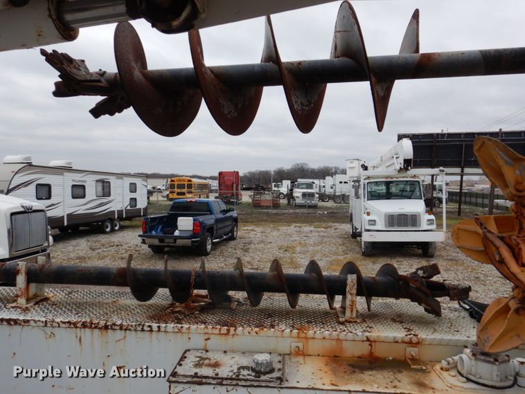 image for item DH5310 2000 Freightliner FL70 digger derrick truck