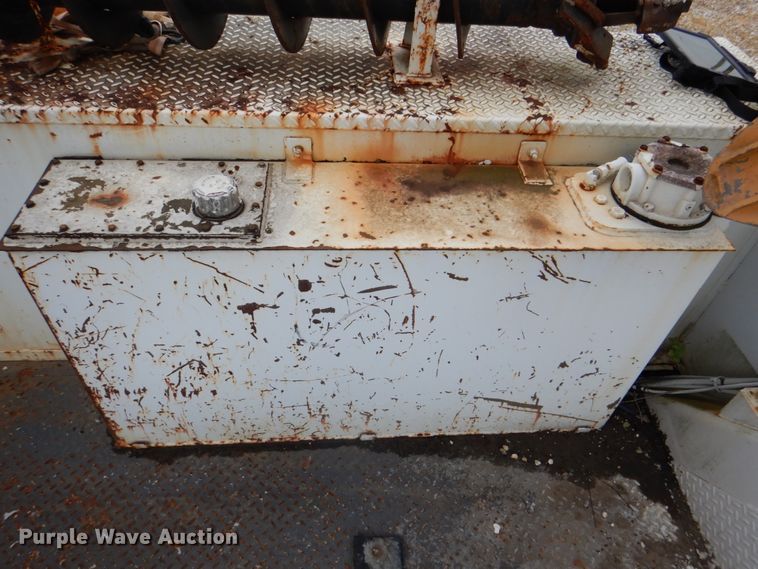 image for item DH5310 2000 Freightliner FL70 digger derrick truck