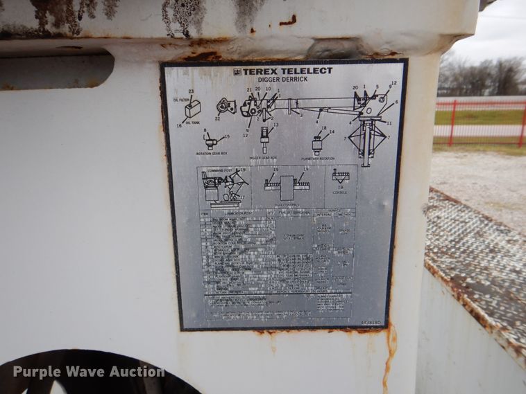 image for item DH5310 2000 Freightliner FL70 digger derrick truck