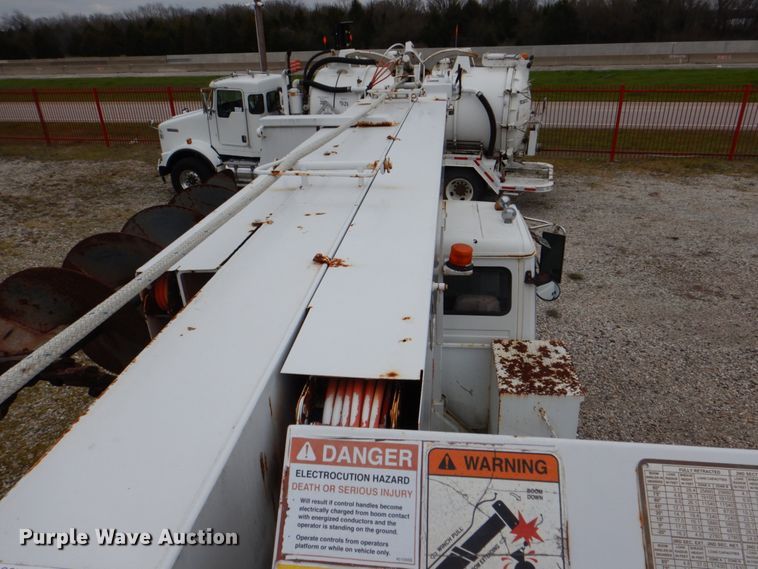 image for item DH5310 2000 Freightliner FL70 digger derrick truck