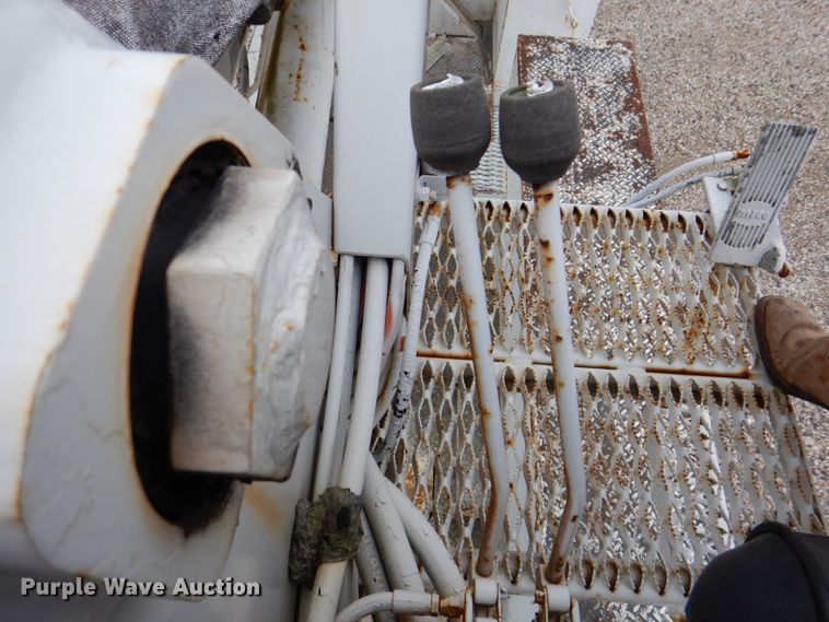 image for item DH5310 2000 Freightliner FL70 digger derrick truck