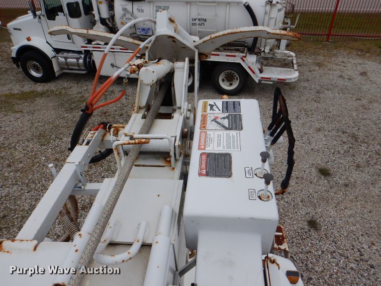 image for item DH5310 2000 Freightliner FL70 digger derrick truck