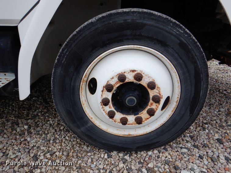 image for item DH5310 2000 Freightliner FL70 digger derrick truck