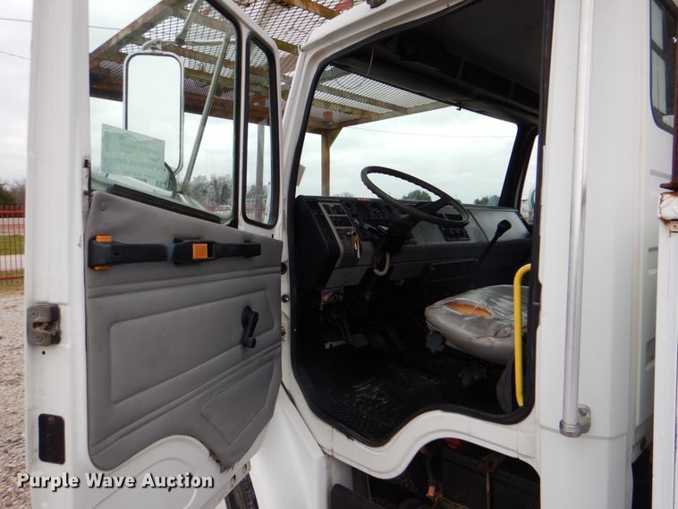 image for item DH5311 2000 Freightliner FL70 bucket truck