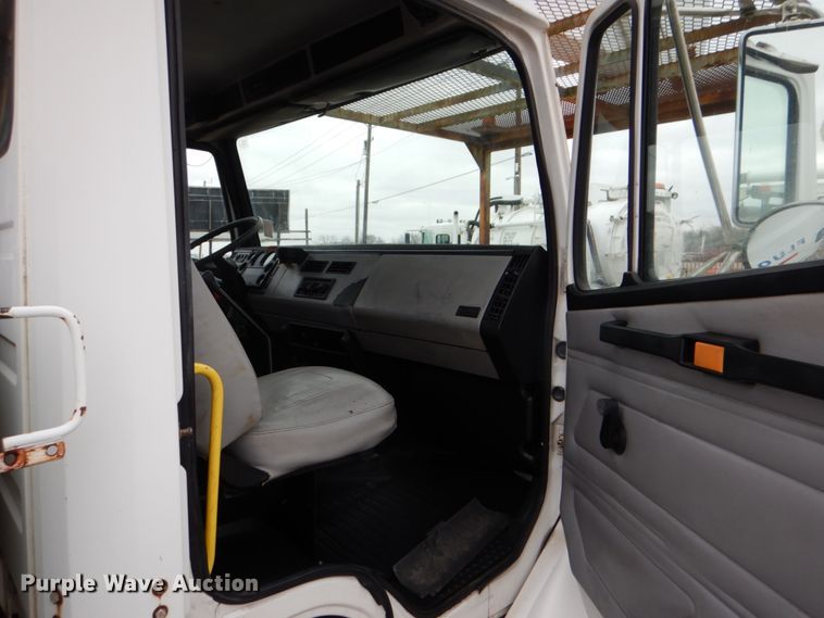 image for item DH5311 2000 Freightliner FL70 bucket truck