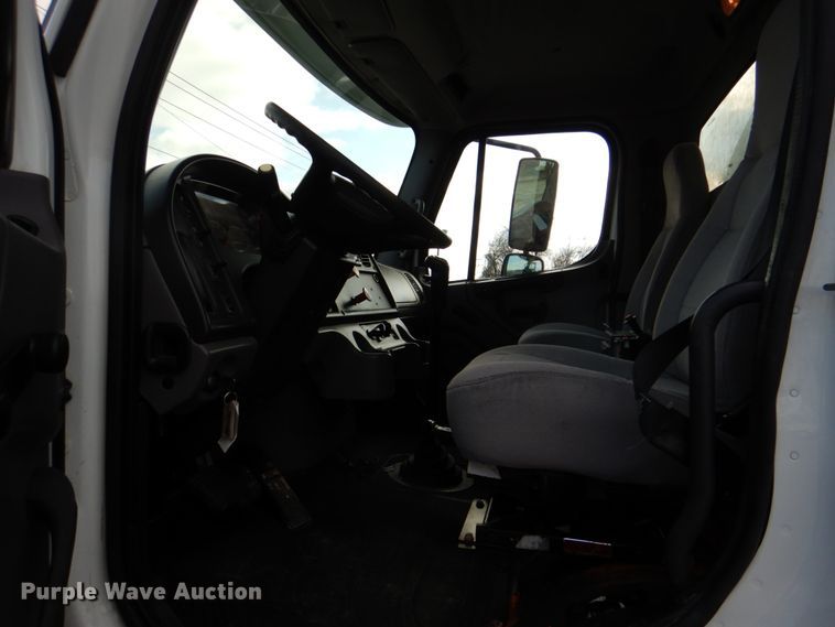 image for item DH5313 2013 Freightliner Business Class M2 water truck