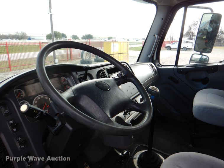 image for item DH5313 2013 Freightliner Business Class M2 water truck