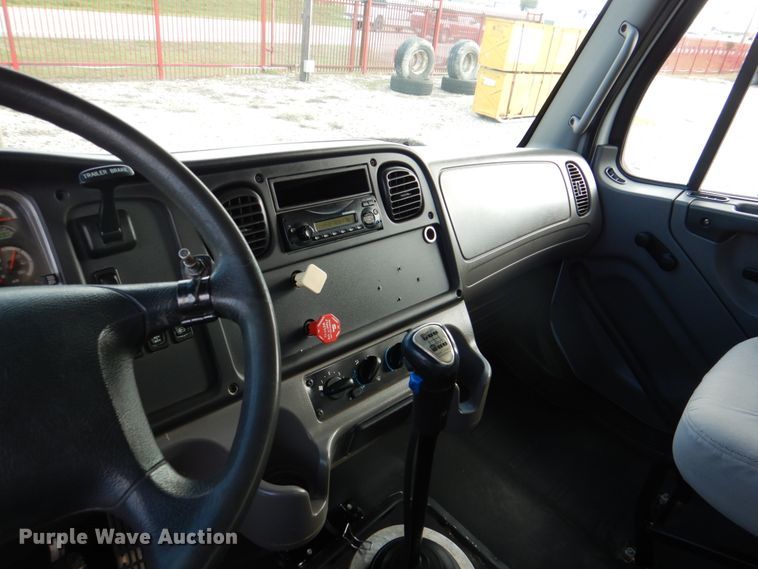 image for item DH5313 2013 Freightliner Business Class M2 water truck