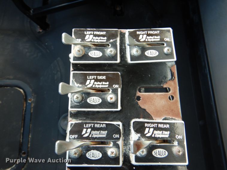 image for item DH5313 2013 Freightliner Business Class M2 water truck