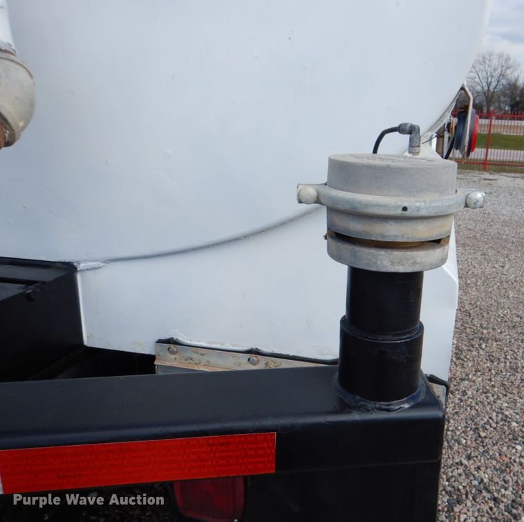 image for item DH5313 2013 Freightliner Business Class M2 water truck