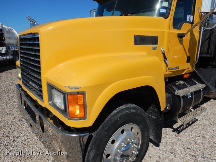 image for item DH5315 2009 Mack CHU613 crane truck