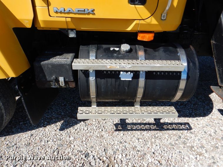 image for item DH5315 2009 Mack CHU613 crane truck