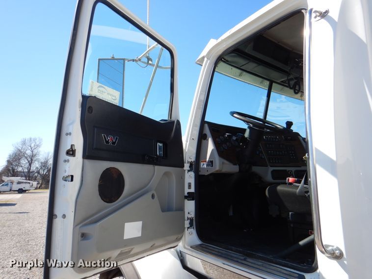 image for item DH5316 2013 Western Star 4900 hydrovac truck