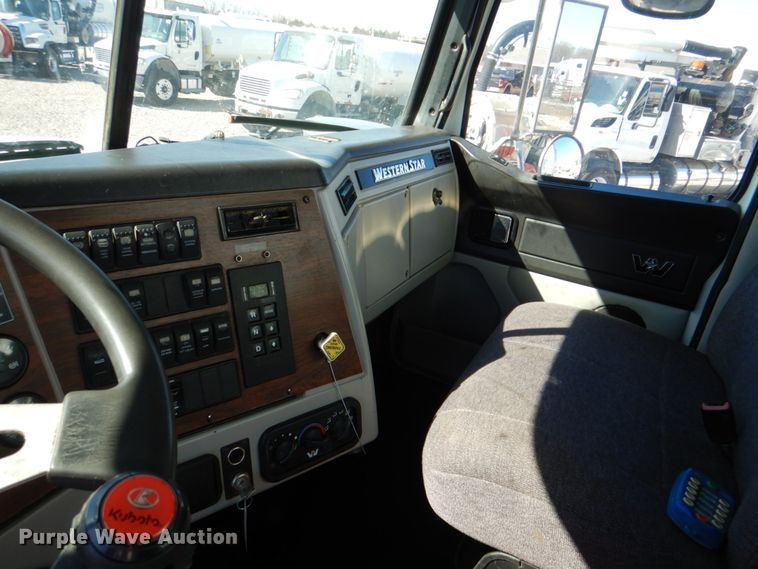 image for item DH5316 2013 Western Star 4900 hydrovac truck