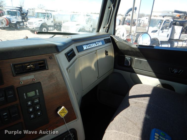 image for item DH5316 2013 Western Star 4900 hydrovac truck