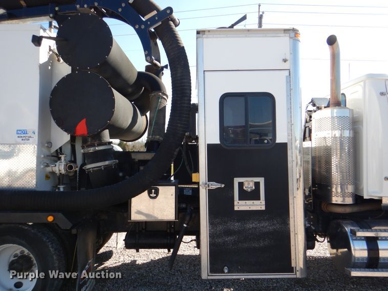image for item DH5316 2013 Western Star 4900 hydrovac truck