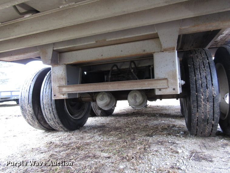 image for item DH8369 2016 Barrett 15L5902 livestock trailer