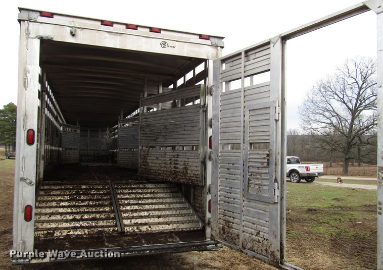 image for item DH8369 2016 Barrett 15L5902 livestock trailer