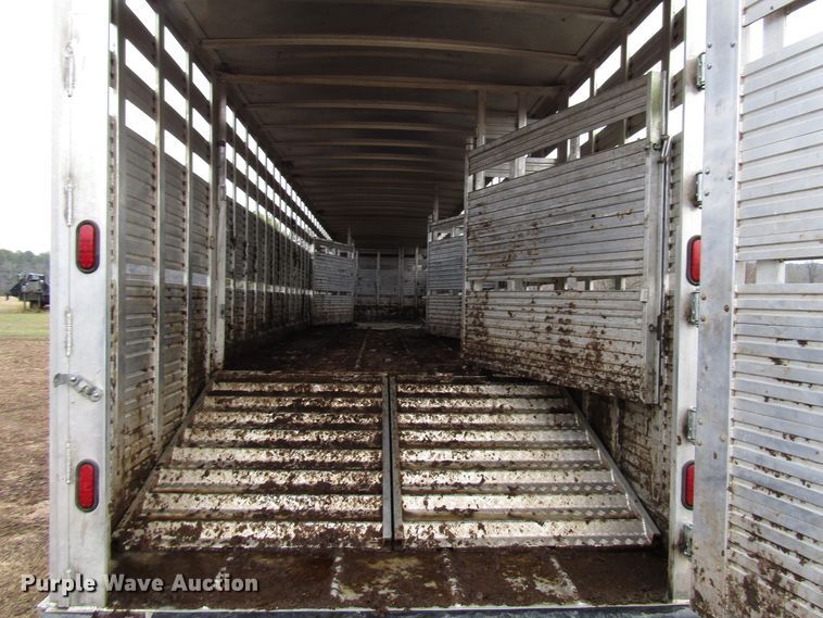 image for item DH8369 2016 Barrett 15L5902 livestock trailer