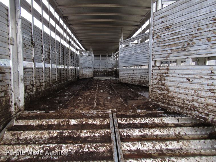 image for item DH8369 2016 Barrett 15L5902 livestock trailer