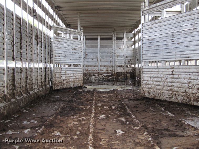 image for item DH8369 2016 Barrett 15L5902 livestock trailer