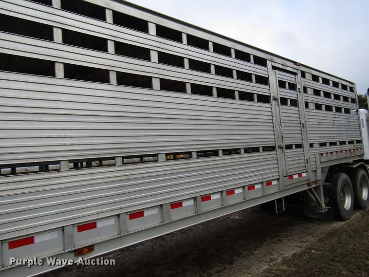 image for item DH8369 2016 Barrett 15L5902 livestock trailer
