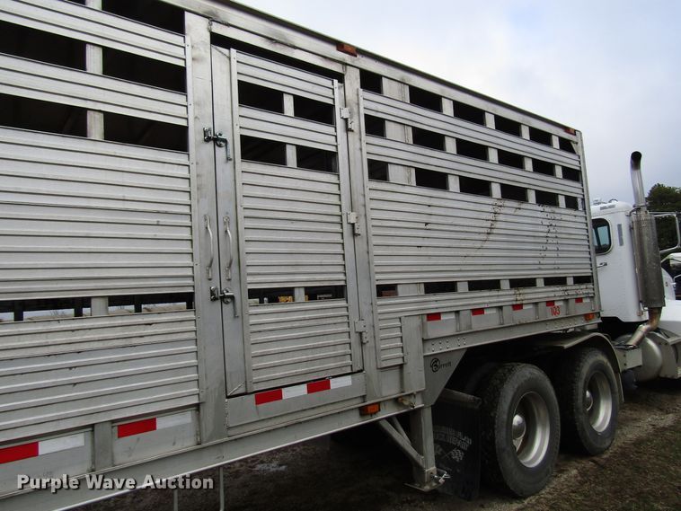 image for item DH8369 2016 Barrett 15L5902 livestock trailer
