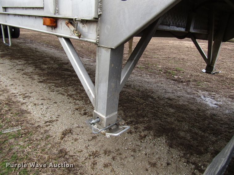 image for item DH8369 2016 Barrett 15L5902 livestock trailer