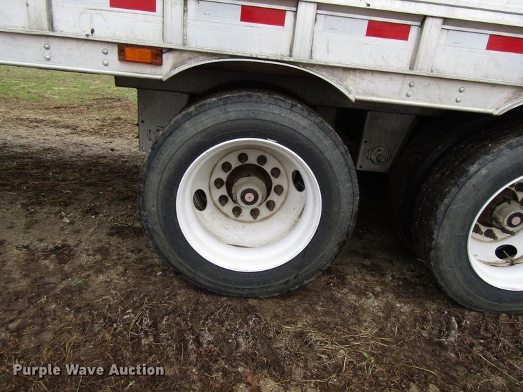 image for item DH8369 2016 Barrett 15L5902 livestock trailer
