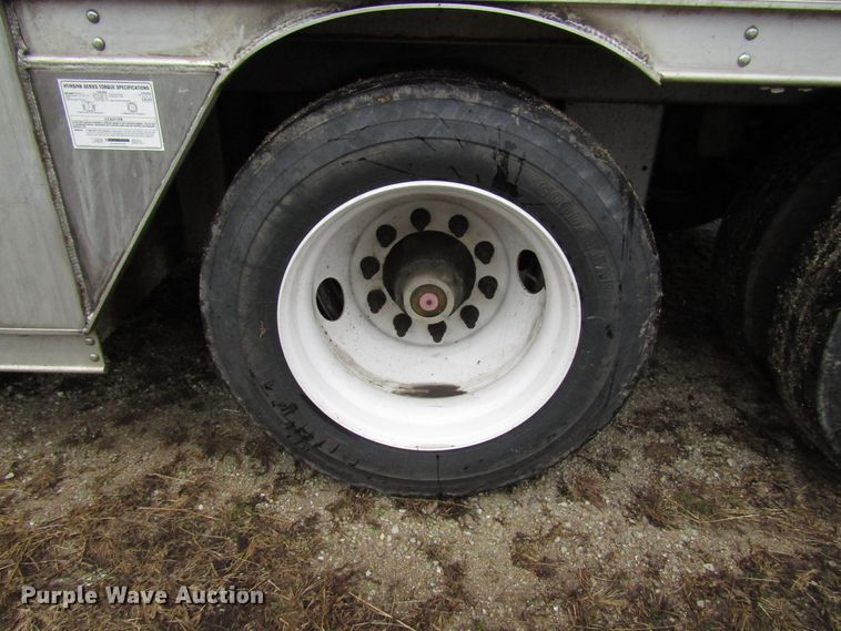 image for item DH8369 2016 Barrett 15L5902 livestock trailer