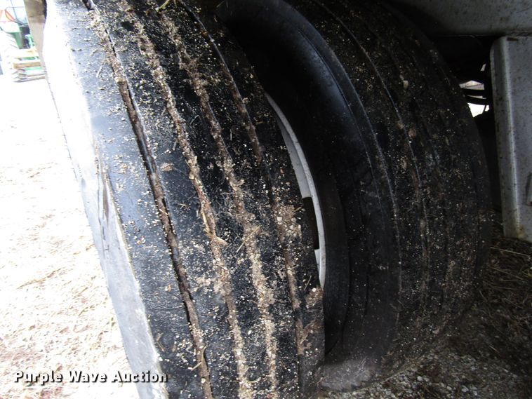 image for item DH8369 2016 Barrett 15L5902 livestock trailer