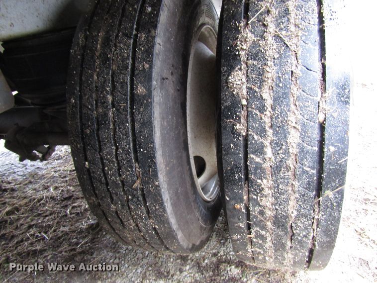 image for item DH8369 2016 Barrett 15L5902 livestock trailer