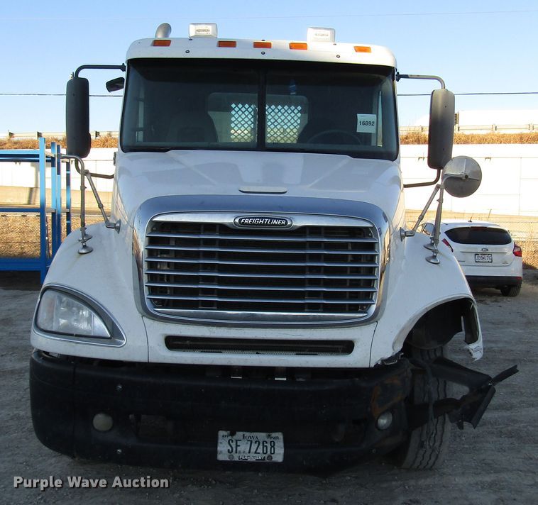 image for item DH8454 2006 Freightliner Columbia semi truck