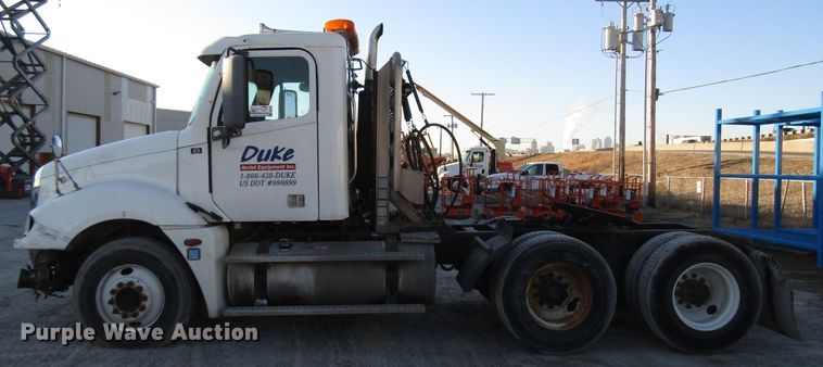 image for item DH8454 2006 Freightliner Columbia semi truck