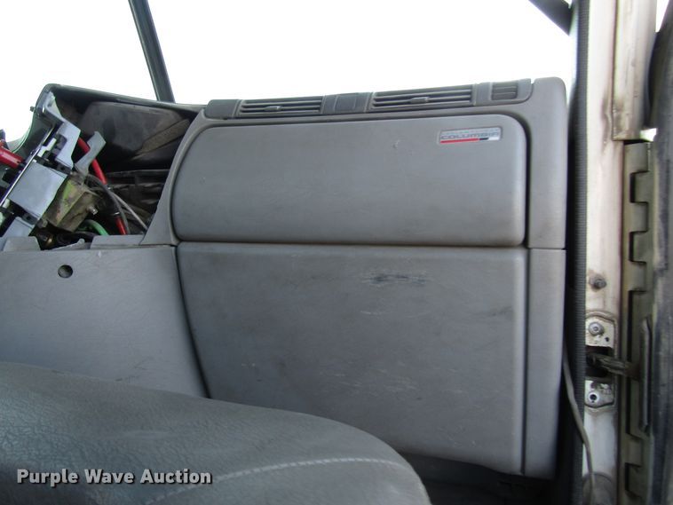 image for item DH8454 2006 Freightliner Columbia semi truck