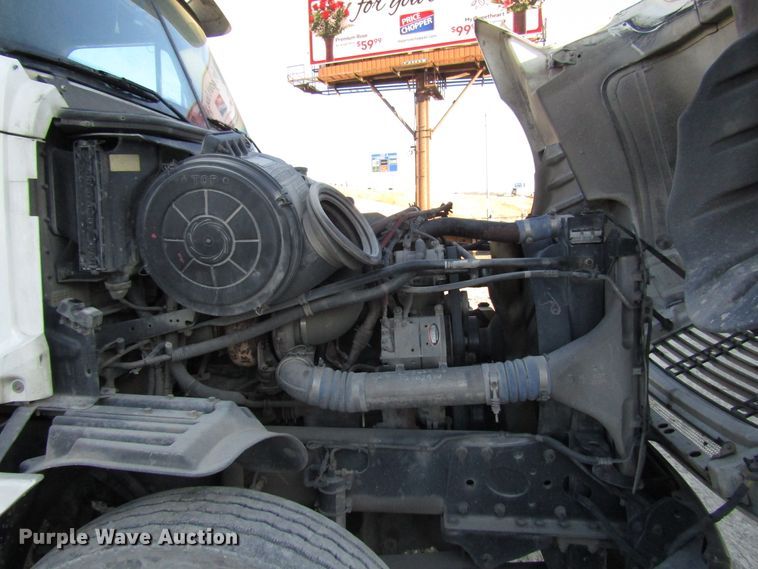 image for item DH8454 2006 Freightliner Columbia semi truck