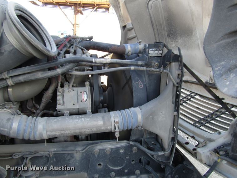 image for item DH8454 2006 Freightliner Columbia semi truck