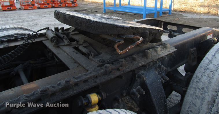 image for item DH8454 2006 Freightliner Columbia semi truck